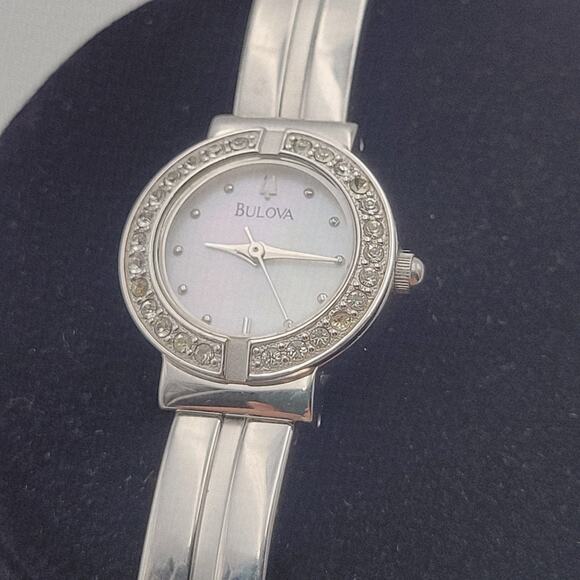 Bulova C899175 Woman Watch Quartz Silver Wristwatch Vtg main image 15